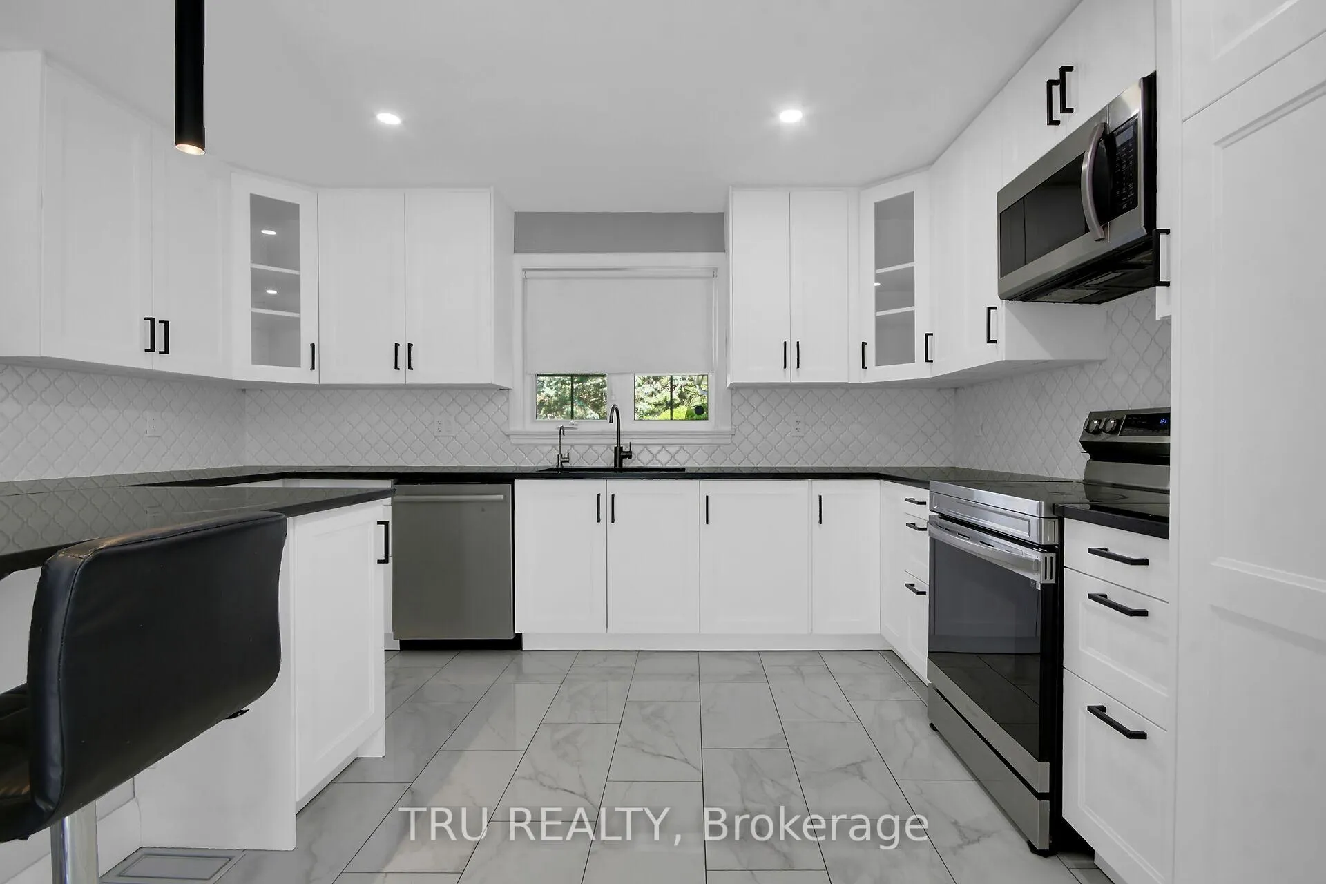 Photo 12 of 7038 Shields Drive, Ottawa, Greely — HOMEH