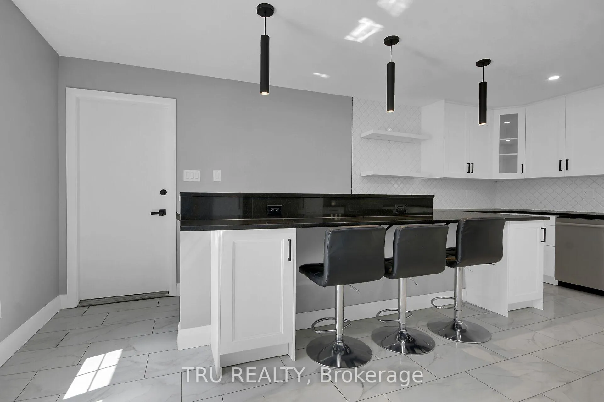 Photo 14 of 7038 Shields Drive, Ottawa, Greely — HOMEH