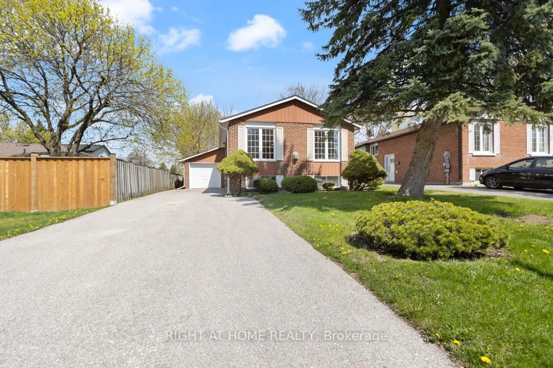 Photo 2 of 169 William Roe Boulevard, Newmarket, Central Newmarket — HOMEH