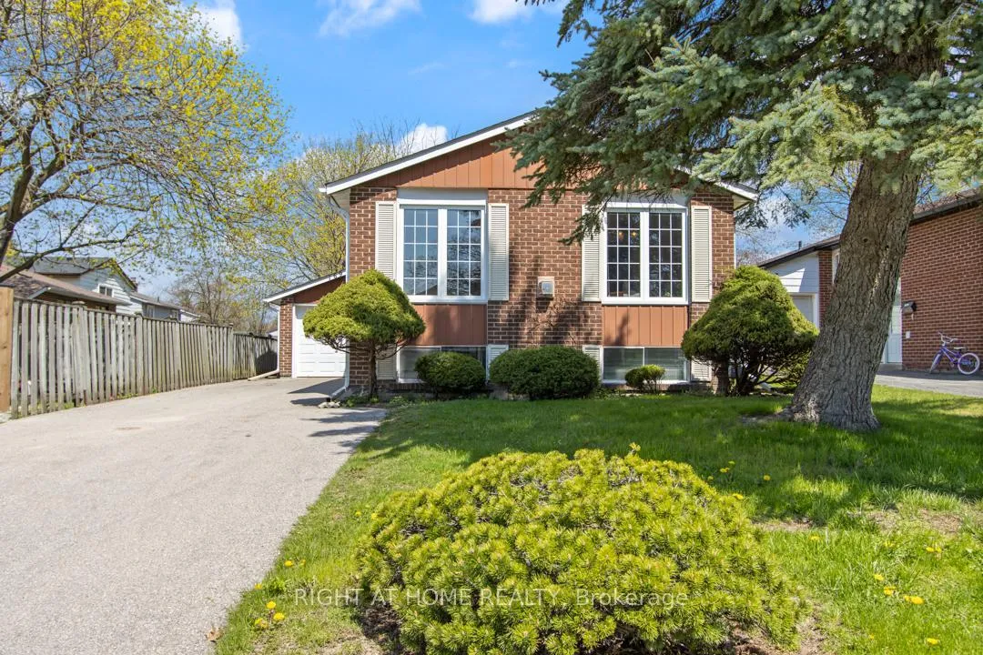 Photo 3 of 169 William Roe Boulevard, Newmarket, Central Newmarket — HOMEH