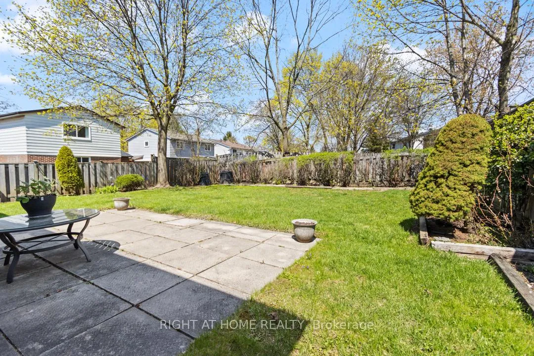 Photo 6 of 169 William Roe Boulevard, Newmarket, Central Newmarket — HOMEH
