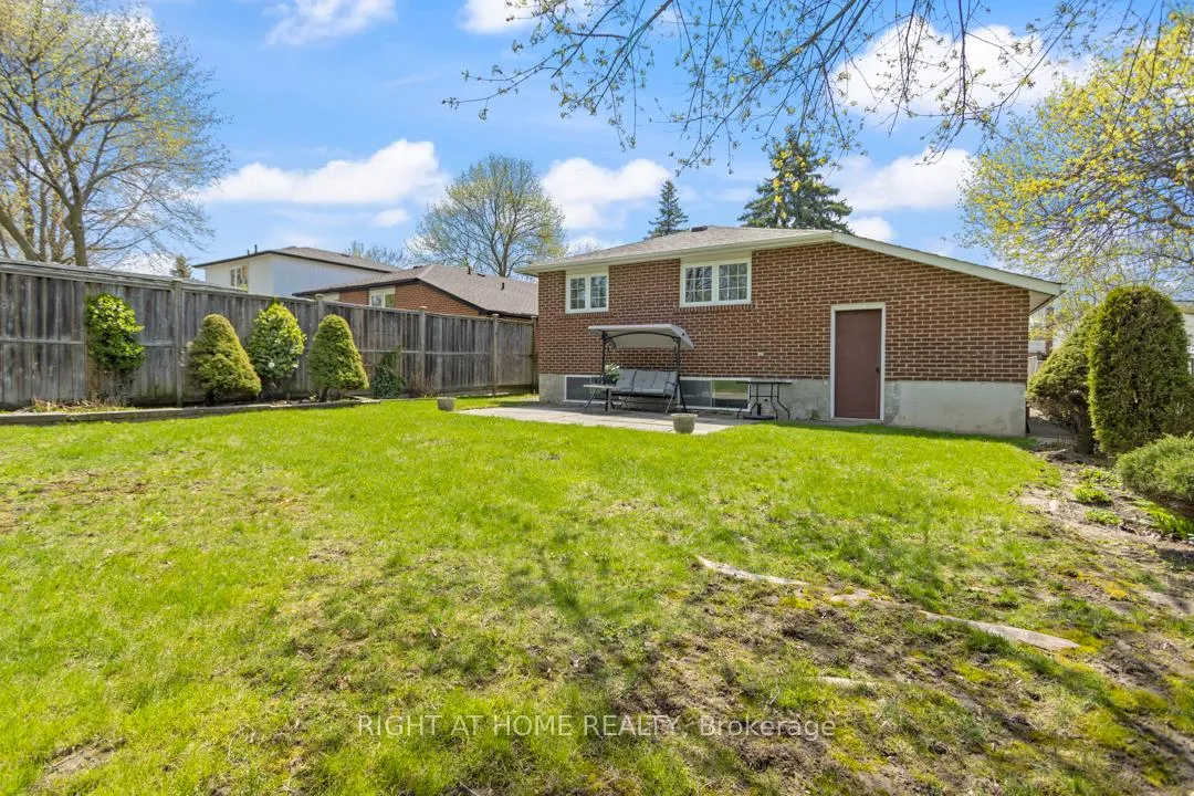 Photo 8 of 169 William Roe Boulevard, Newmarket, Central Newmarket — HOMEH