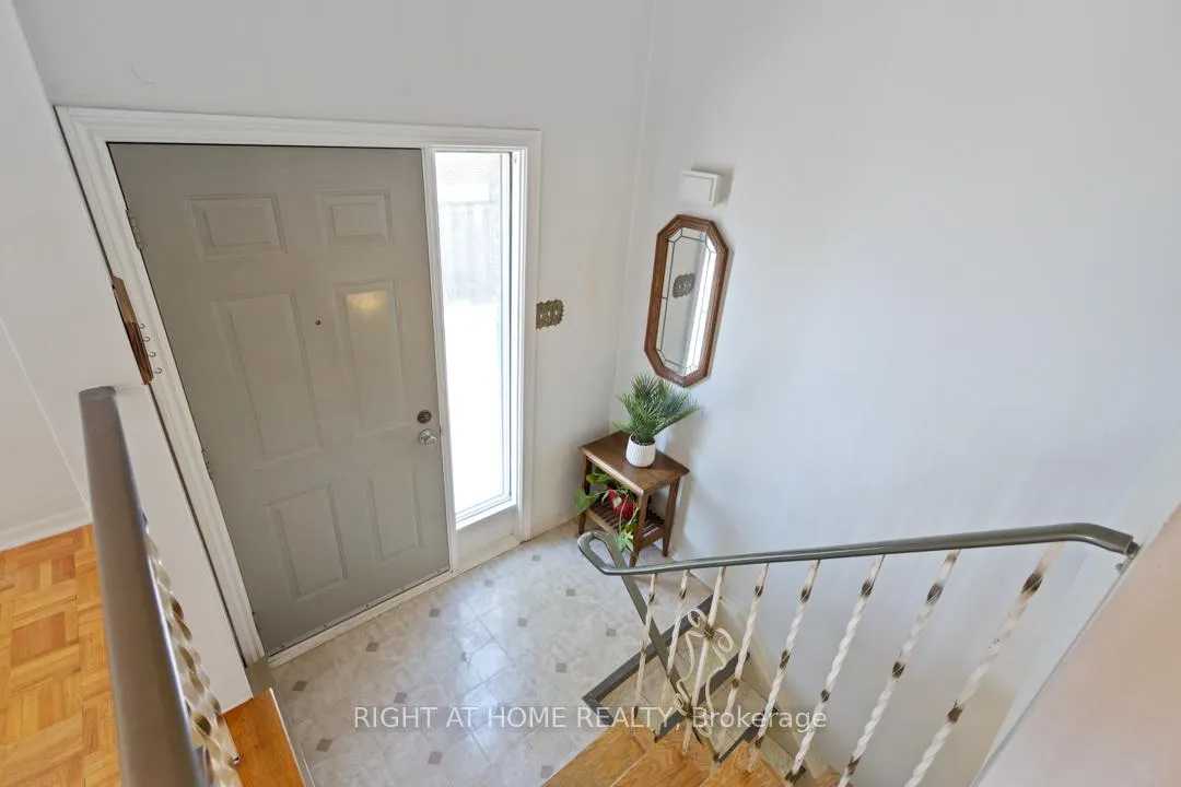 Photo 9 of 169 William Roe Boulevard, Newmarket, Central Newmarket — HOMEH