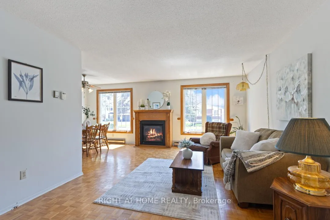 Photo 10 of 169 William Roe Boulevard, Newmarket, Central Newmarket — HOMEH