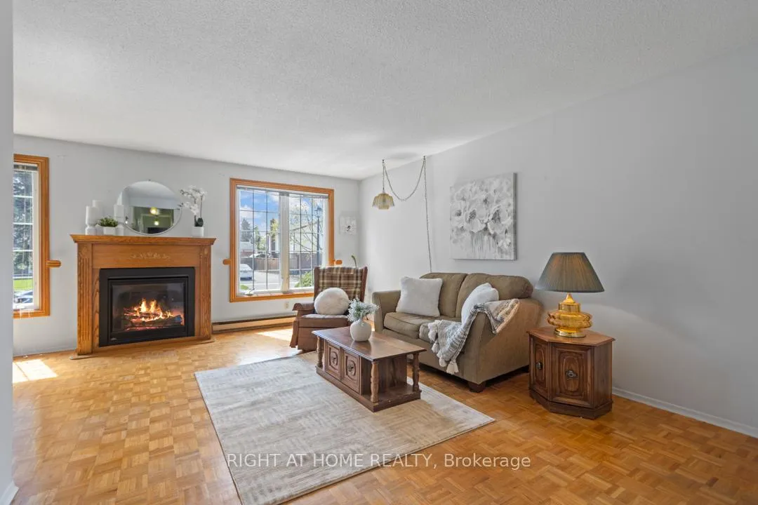 Photo 11 of 169 William Roe Boulevard, Newmarket, Central Newmarket — HOMEH
