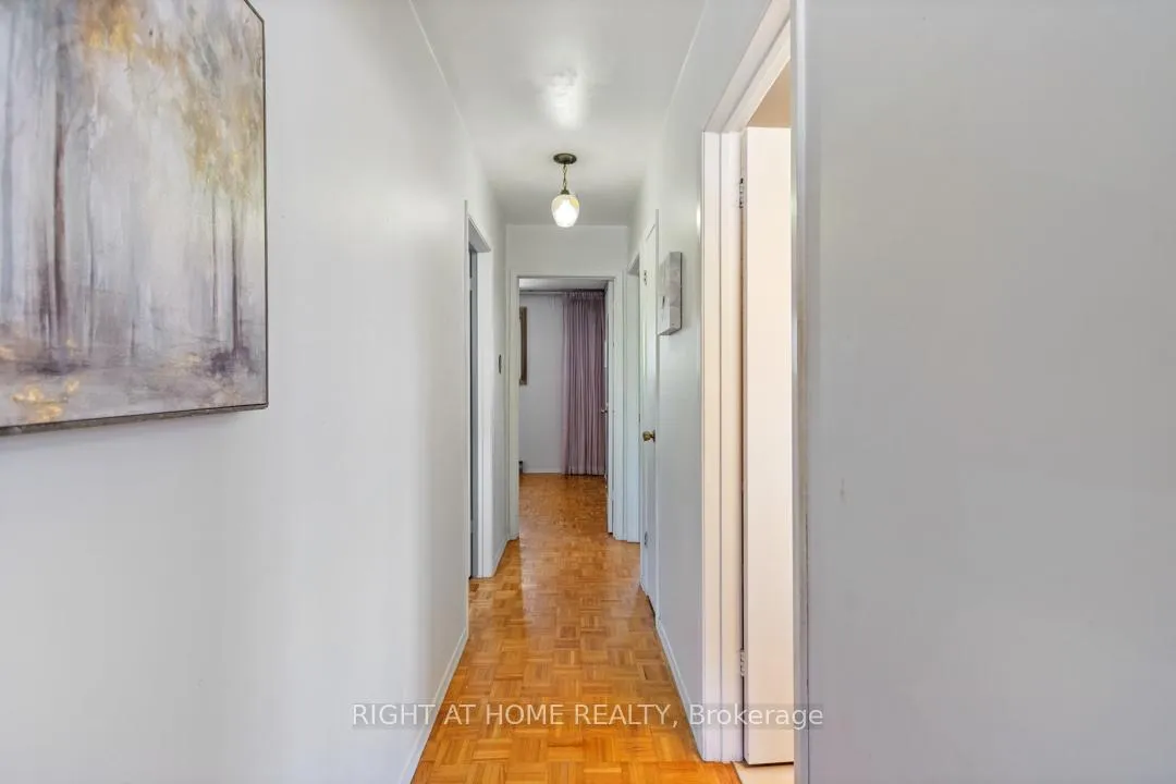 Photo 16 of 169 William Roe Boulevard, Newmarket, Central Newmarket — HOMEH