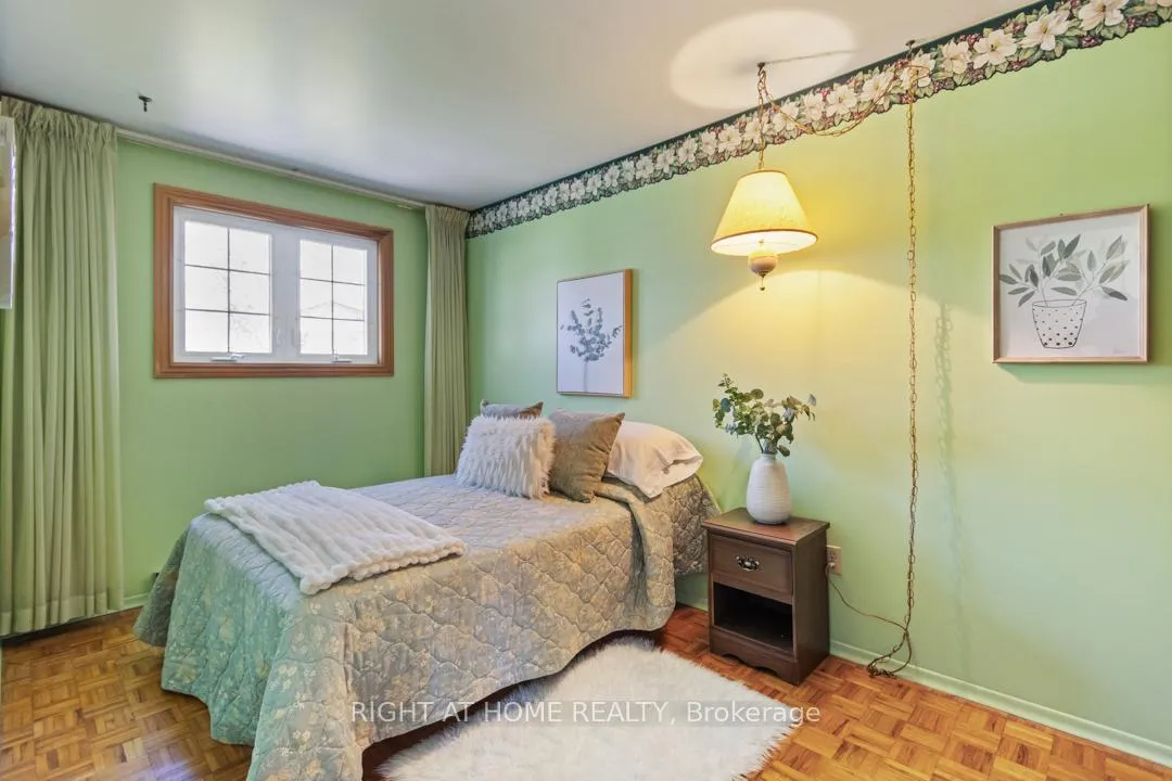 Photo 19 of 169 William Roe Boulevard, Newmarket, Central Newmarket — HOMEH