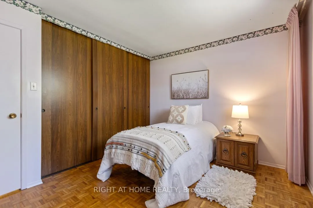 Photo 24 of 169 William Roe Boulevard, Newmarket, Central Newmarket — HOMEH