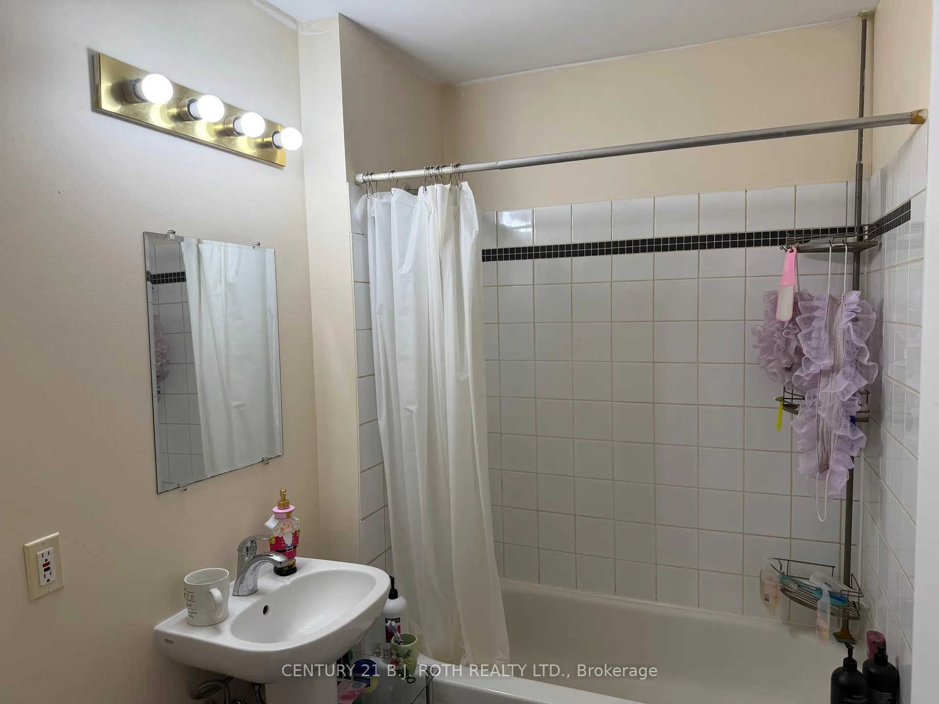 Photo 9 of 385 Mary Street, Orillia — HOMEH
