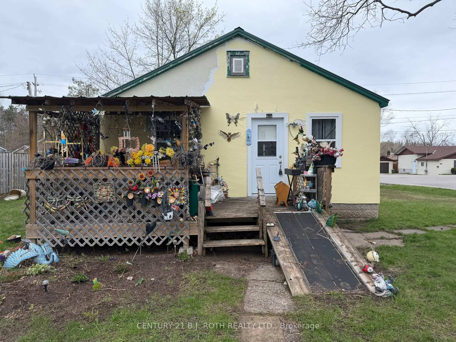 Photo 10 of 385 Mary Street, Orillia — HOMEH