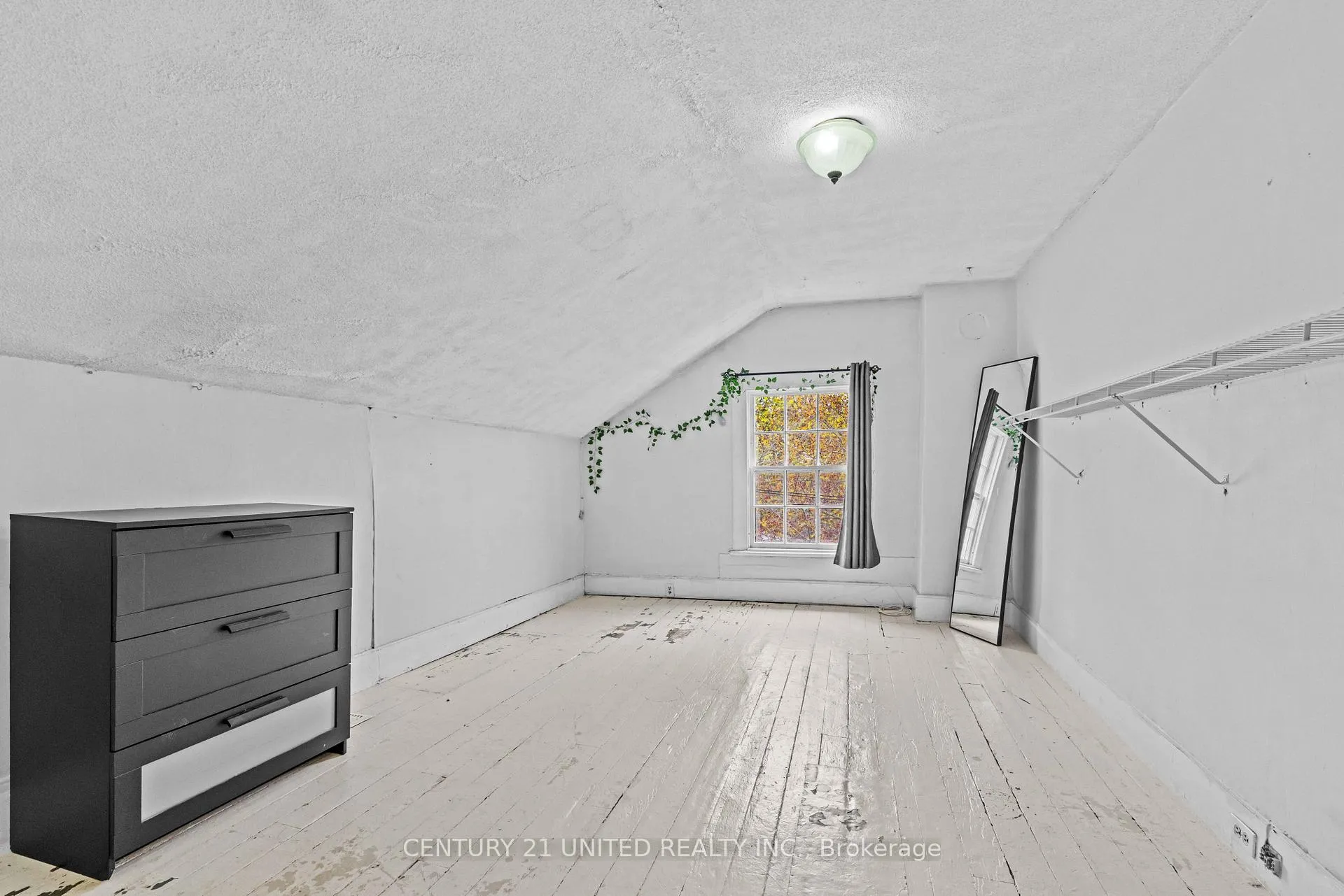 Photo 16 of 667 George Street N, Peterborough, Town Ward 3 — HOMEH
