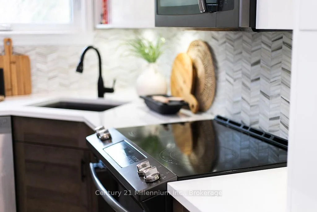 Photo 7 of 493 Oxbow Crescent, Collingwood — HOMEH