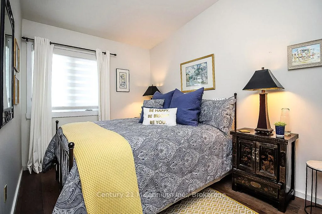 Photo 23 of 493 Oxbow Crescent, Collingwood — HOMEH