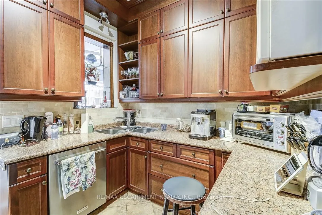 Photo 31 of 315 Aberdeen Street, Hamilton, Kirkendall — HOMEH