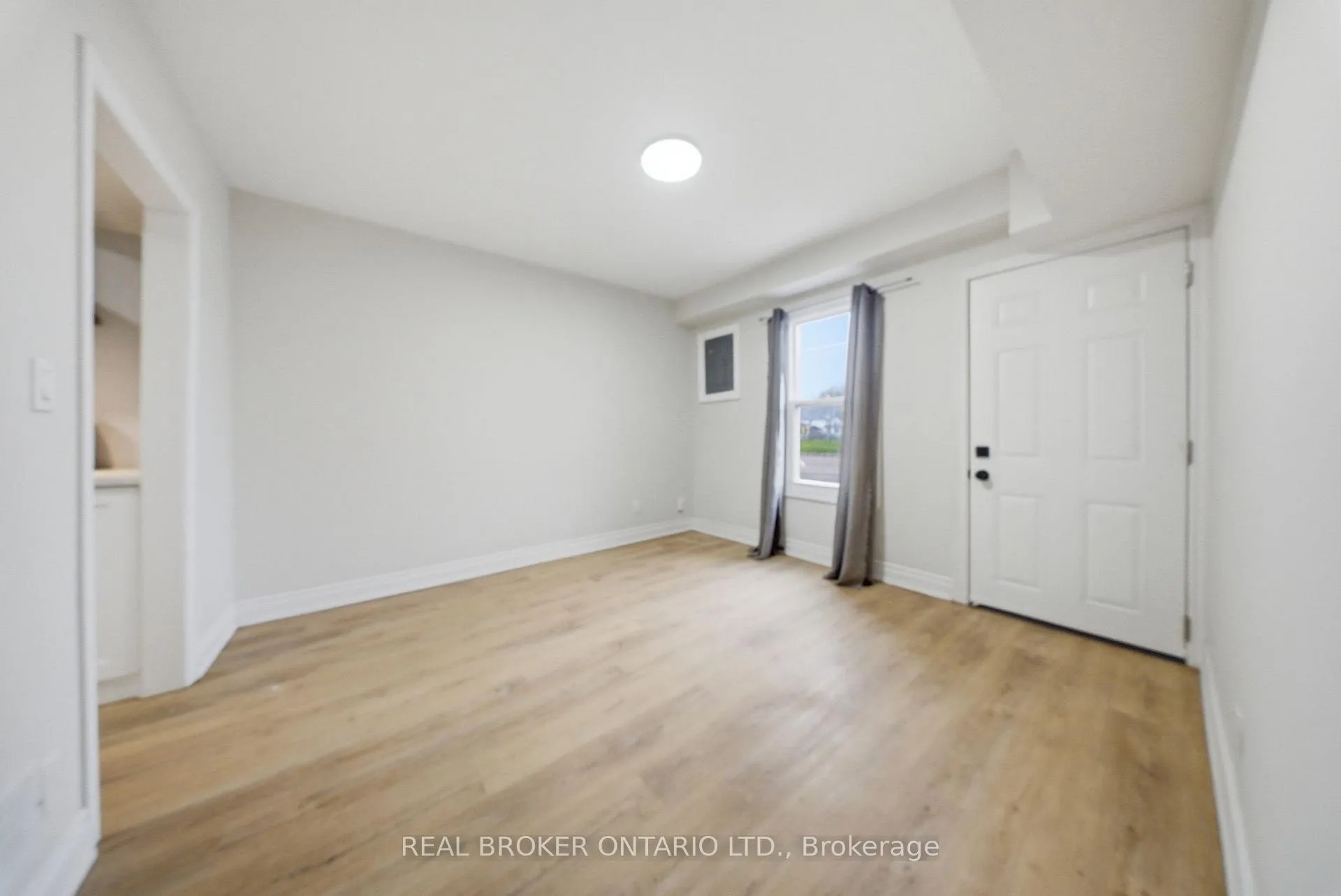 Photo 4 of 129 Durham Street, Port Colborne, East Village — HOMEH
