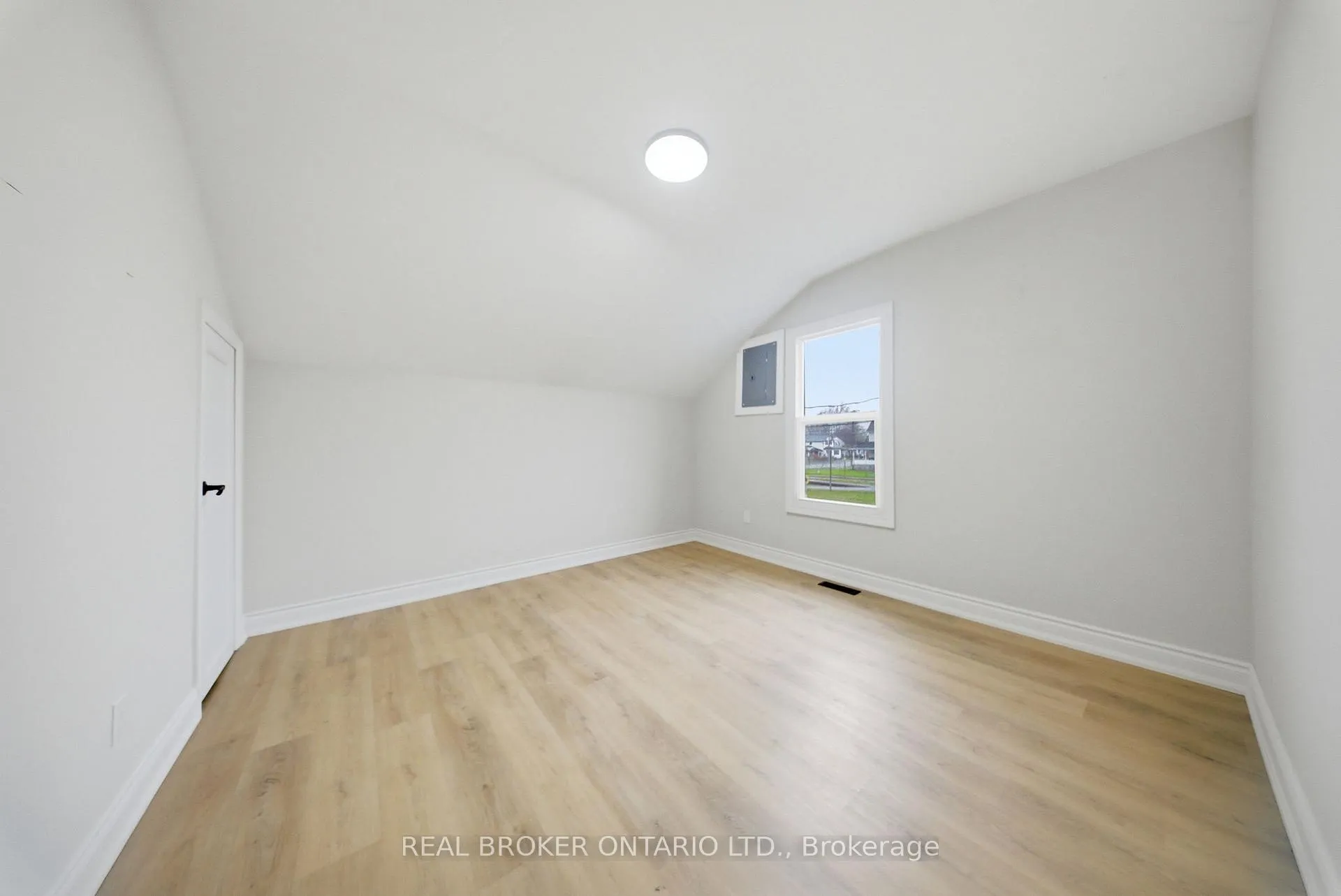 Photo 19 of 129 Durham Street, Port Colborne, East Village — HOMEH