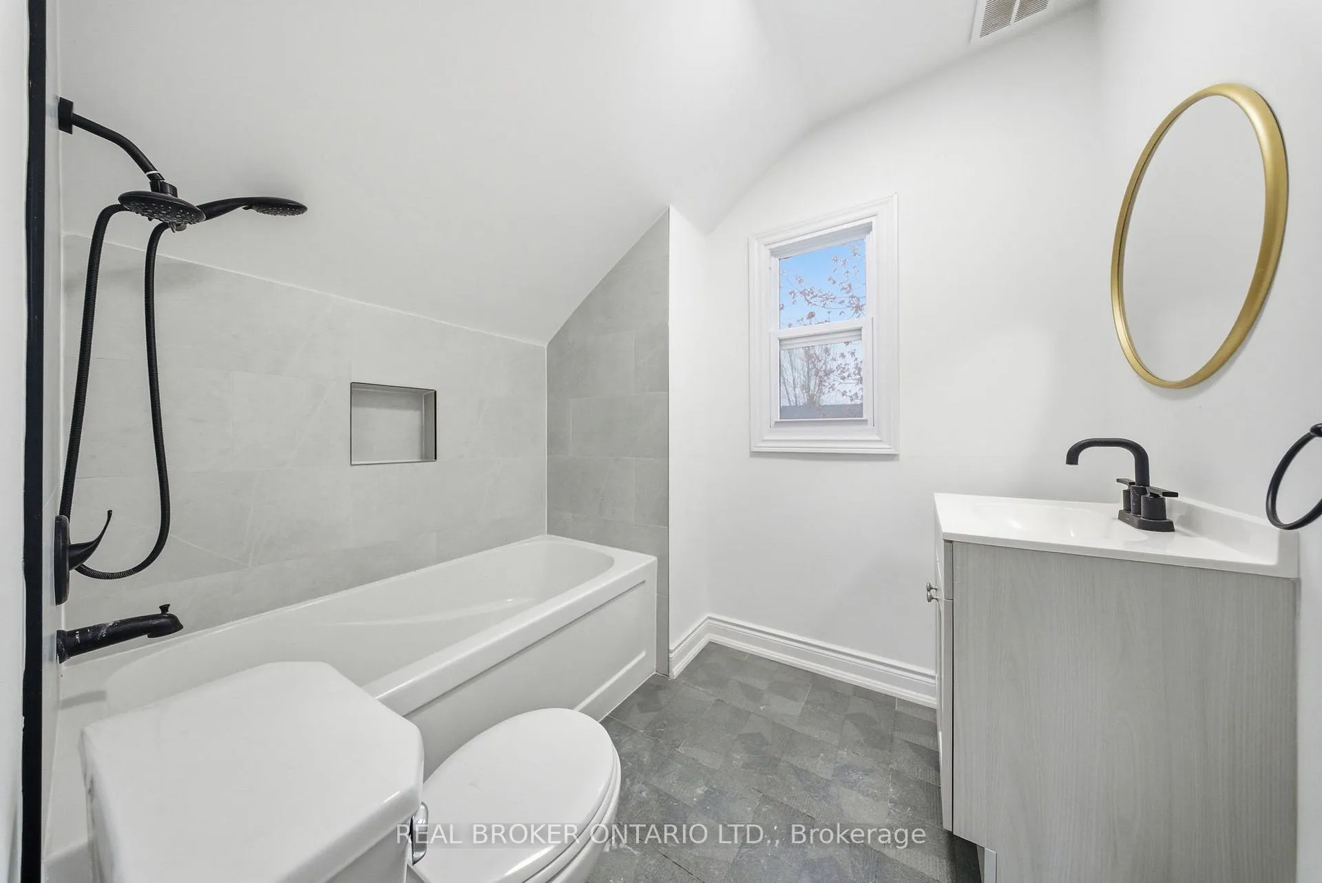 Photo 23 of 129 Durham Street, Port Colborne, East Village — HOMEH