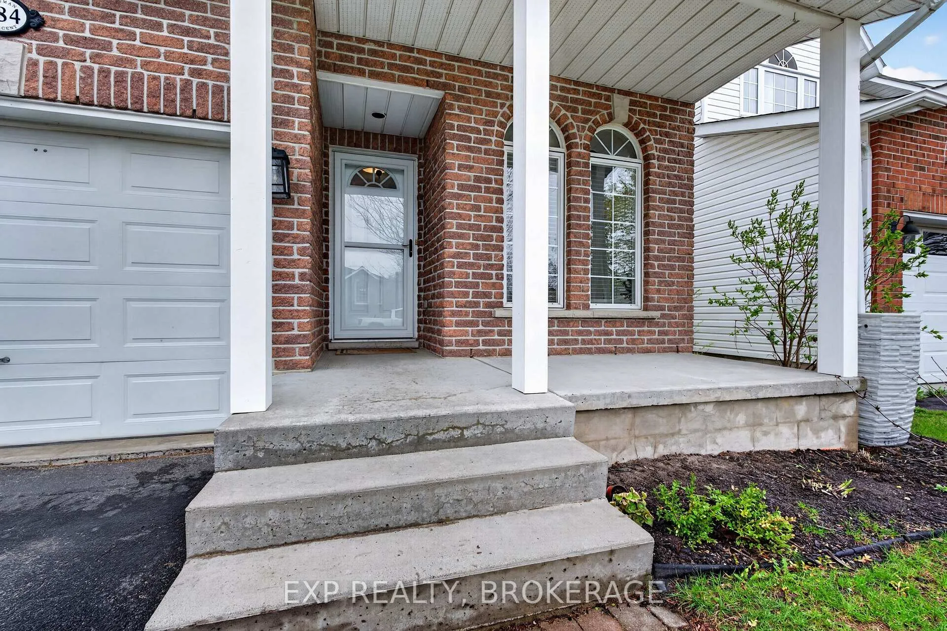 Photo 2 of 584 Freeman Crescent, Kingston, Kingston East (Incl Barret Crt) — HOMEH