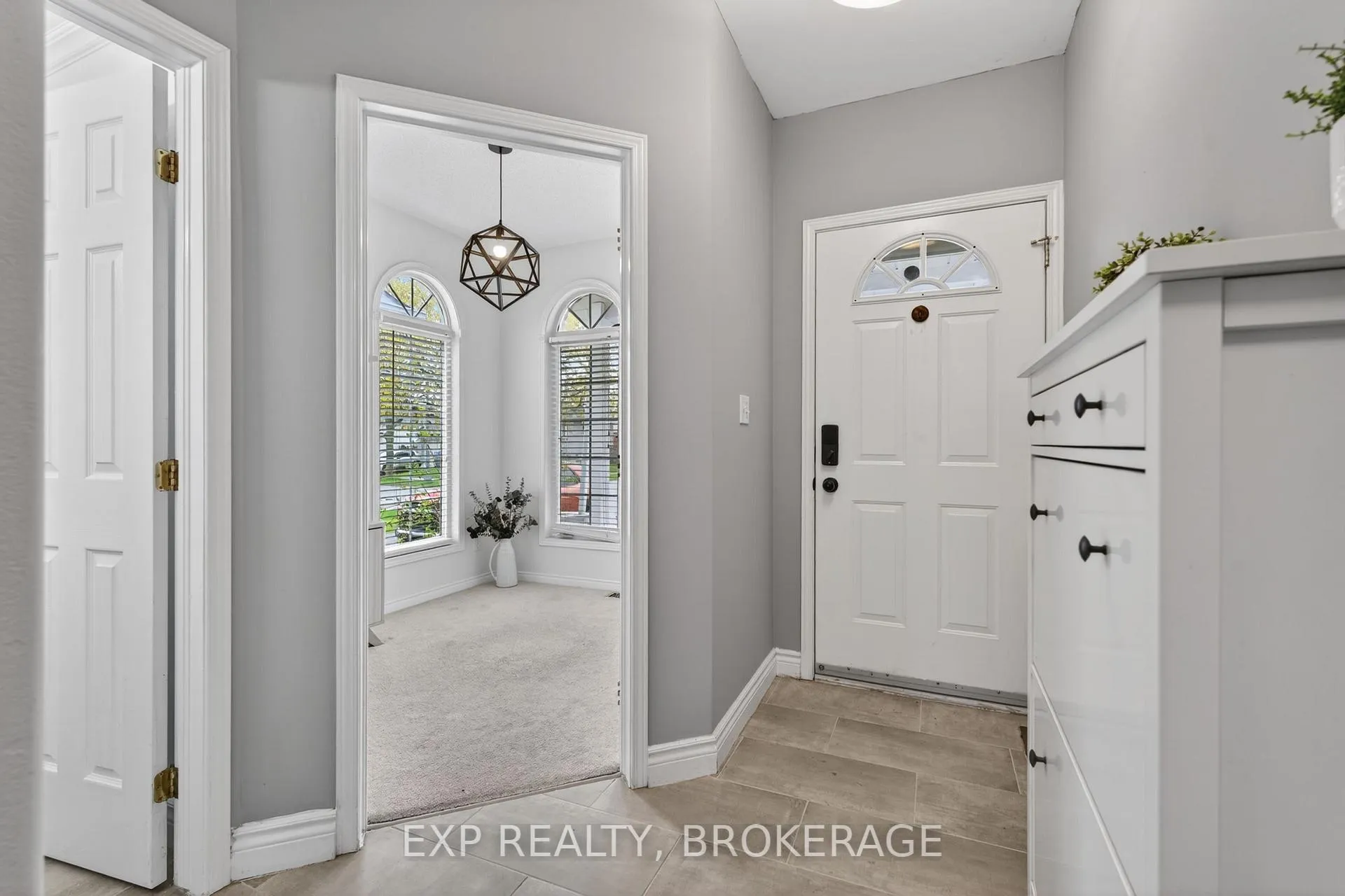 Photo 3 of 584 Freeman Crescent, Kingston, Kingston East (Incl Barret Crt) — HOMEH