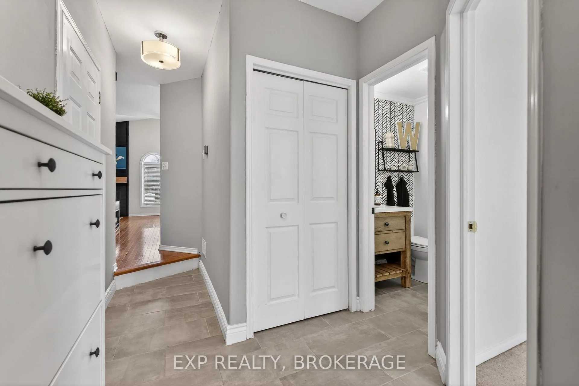Photo 5 of 584 Freeman Crescent, Kingston, Kingston East (Incl Barret Crt) — HOMEH