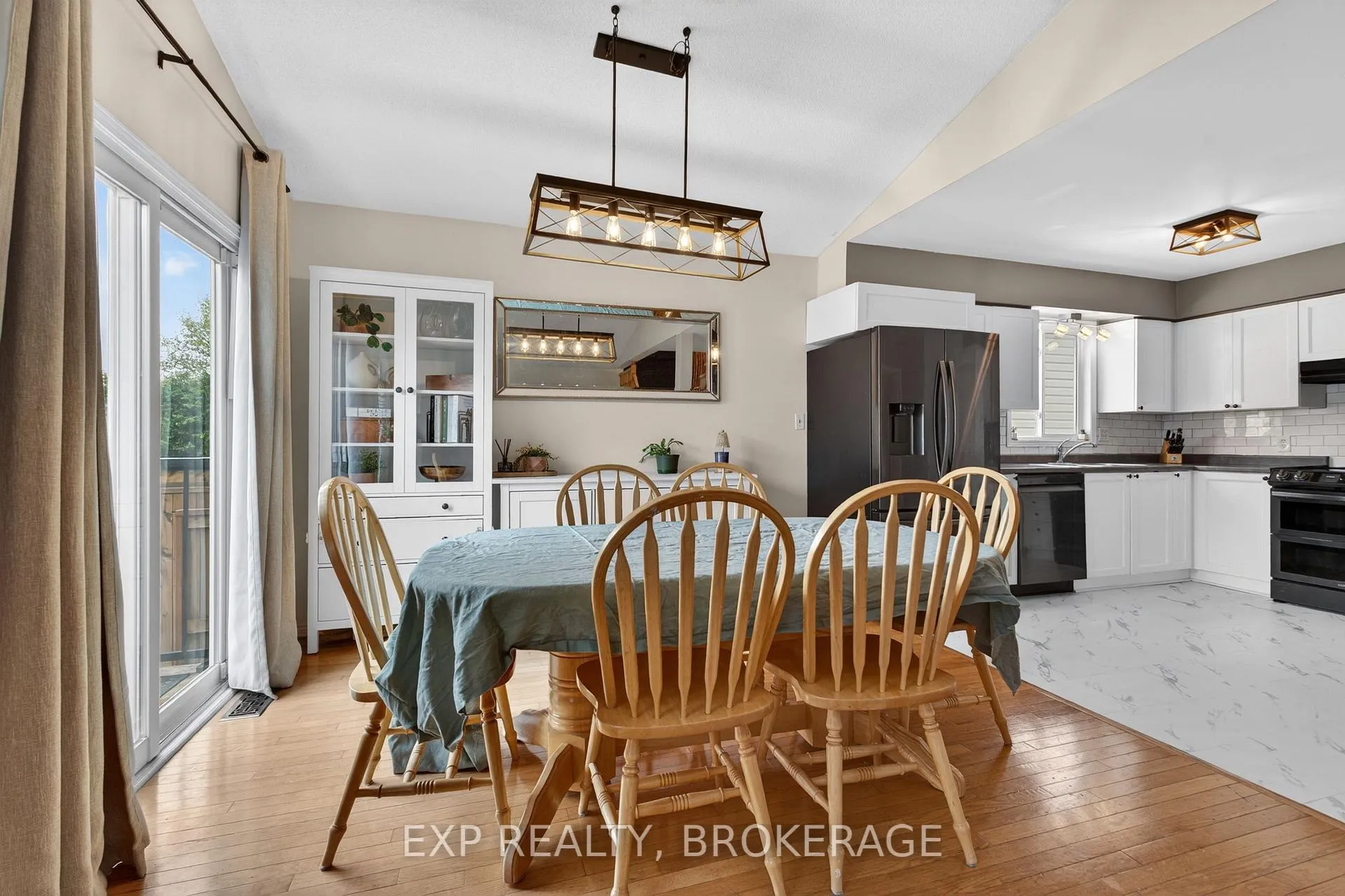 Photo 10 of 584 Freeman Crescent, Kingston, Kingston East (Incl Barret Crt) — HOMEH