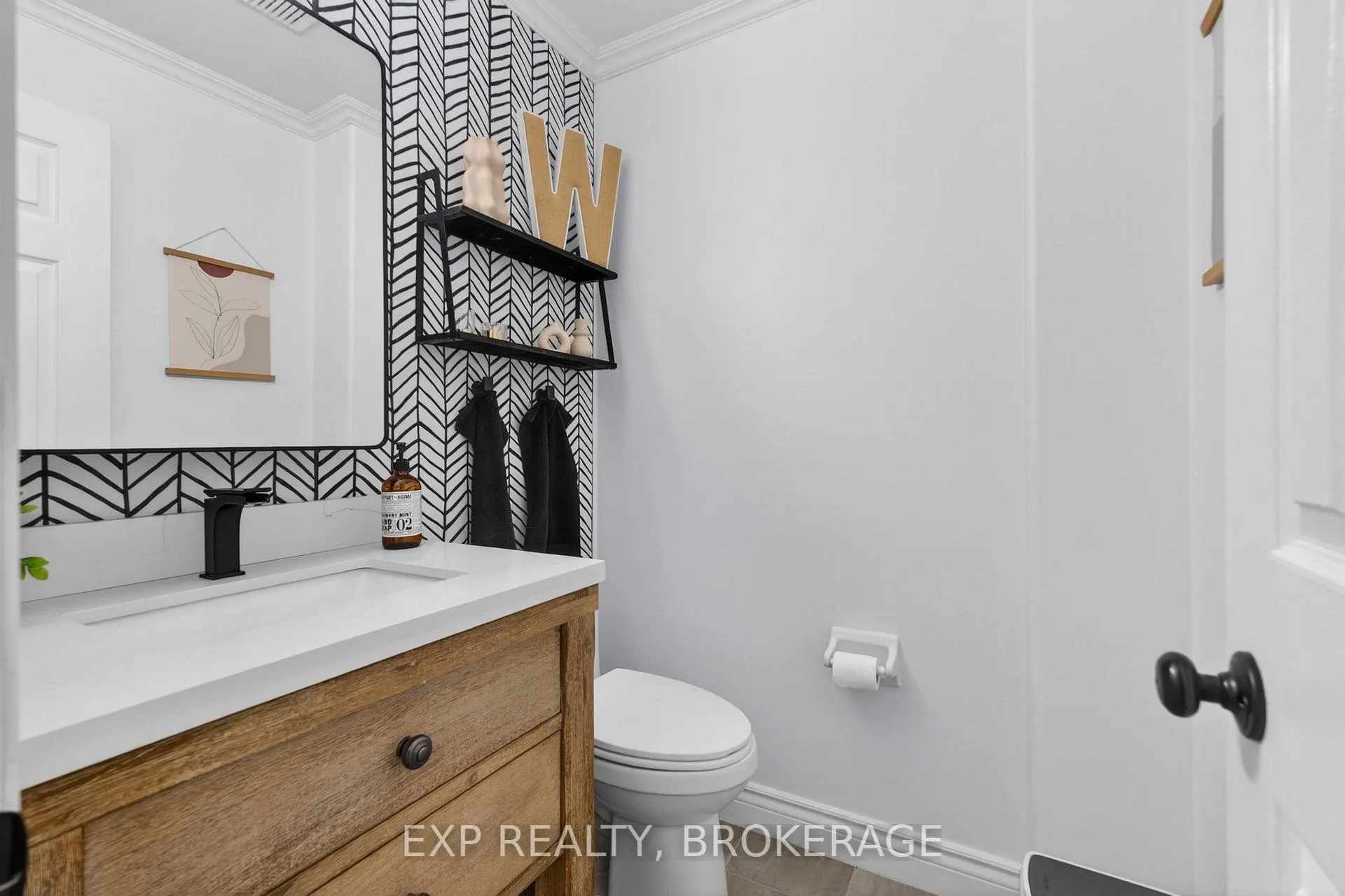 Photo 16 of 584 Freeman Crescent, Kingston, Kingston East (Incl Barret Crt) — HOMEH