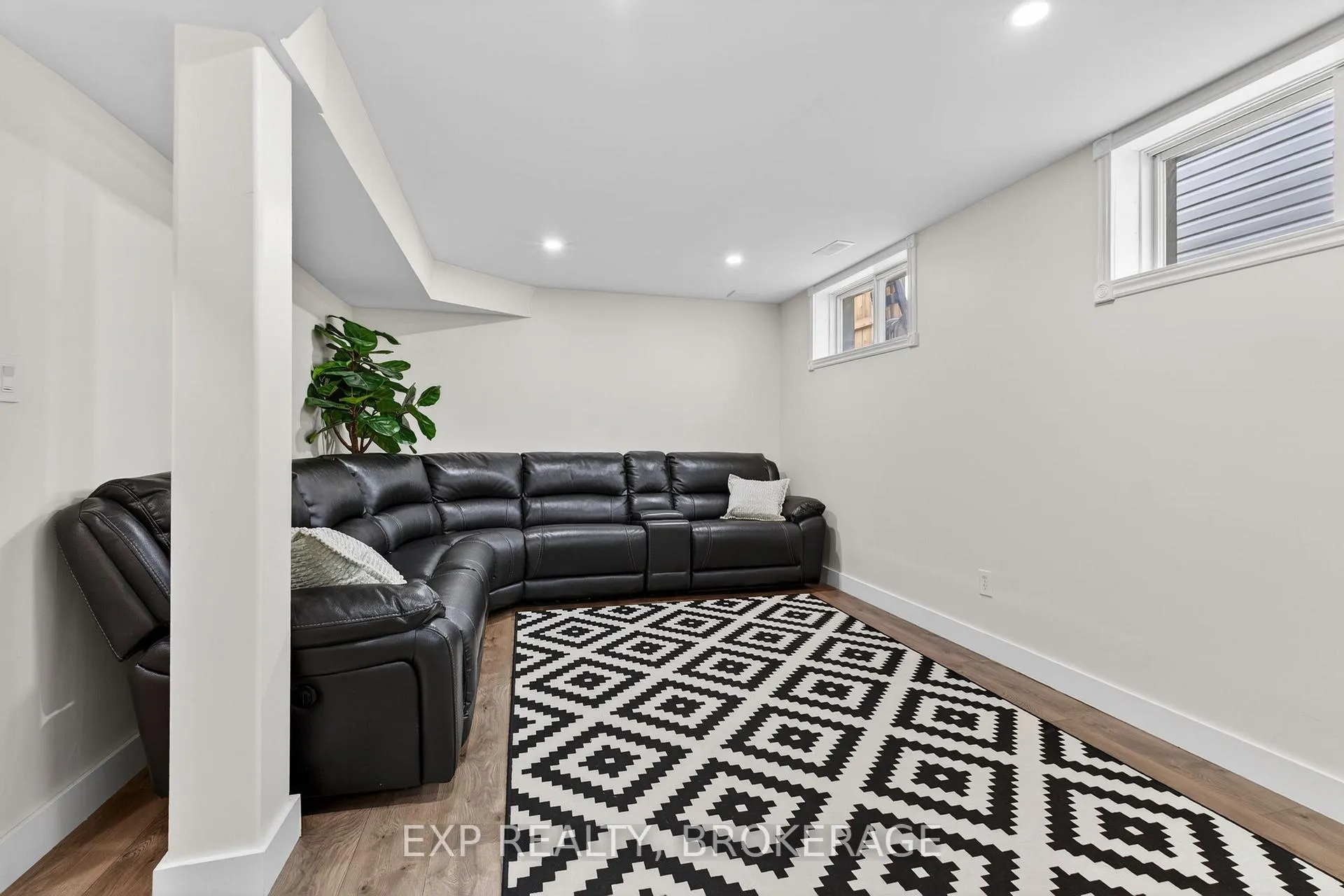 Photo 27 of 584 Freeman Crescent, Kingston, Kingston East (Incl Barret Crt) — HOMEH