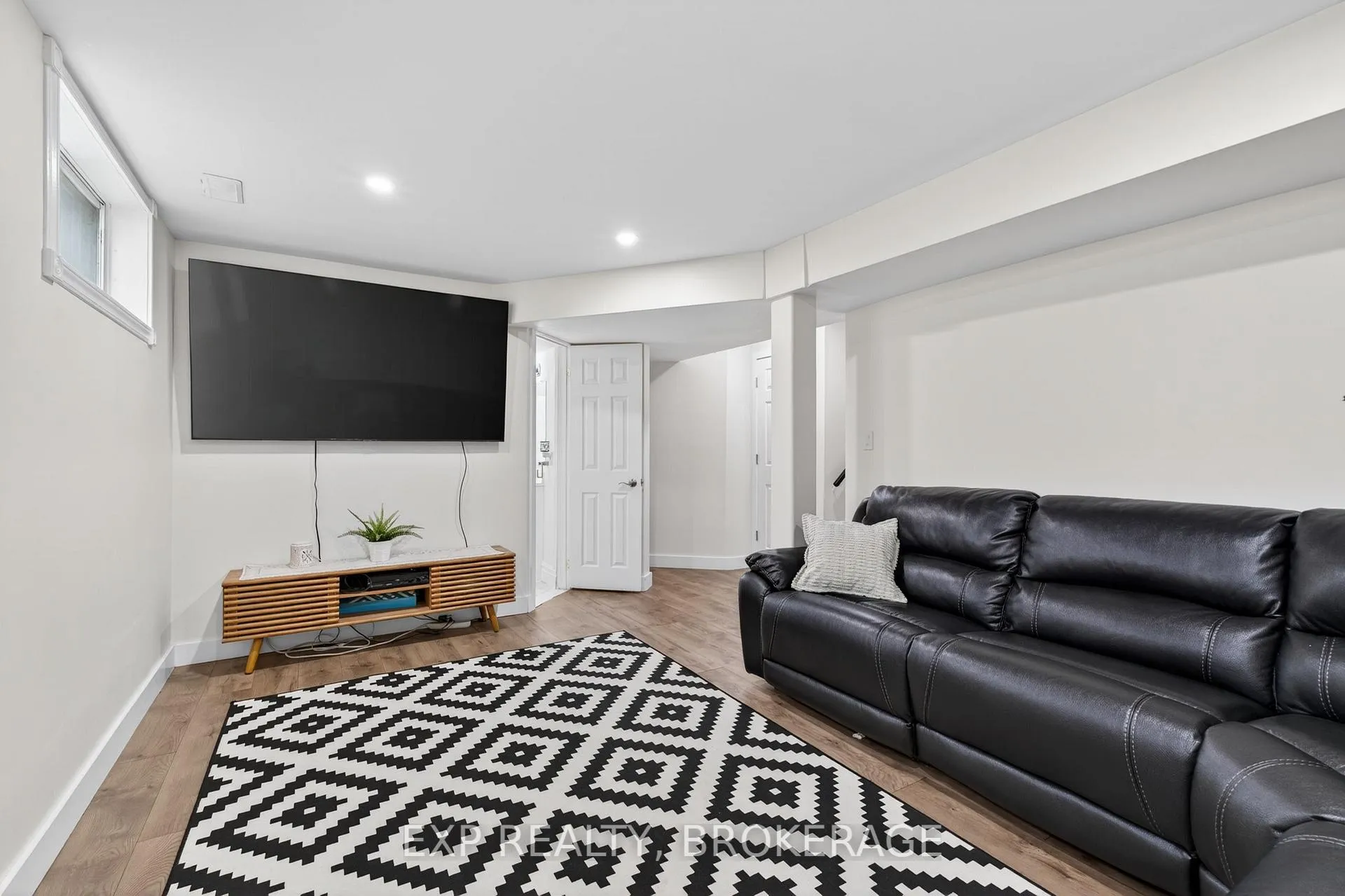 Photo 29 of 584 Freeman Crescent, Kingston, Kingston East (Incl Barret Crt) — HOMEH