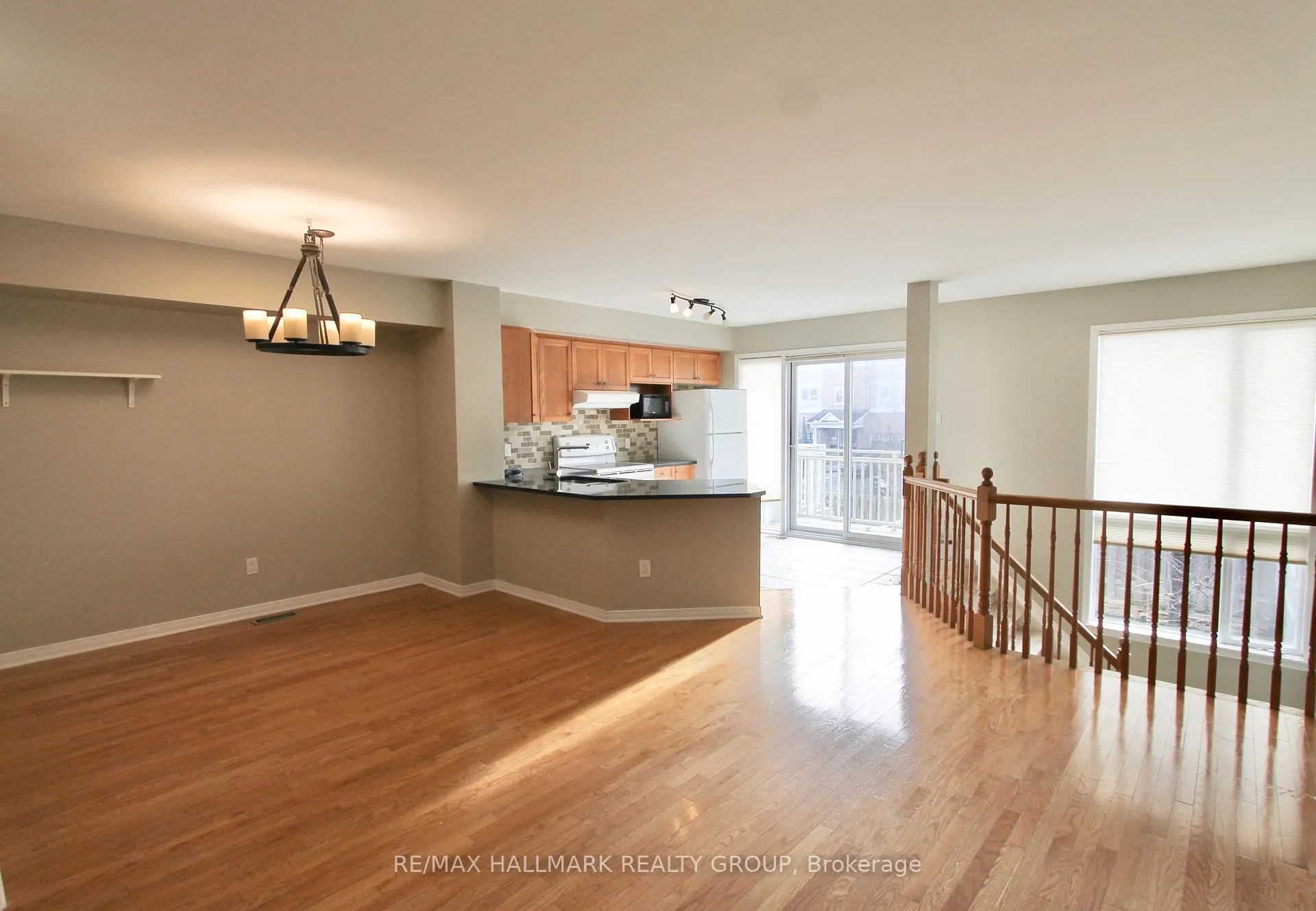 Photo 4 of 55 Maxton Private, Ottawa, Beacon Hill South — HOMEH