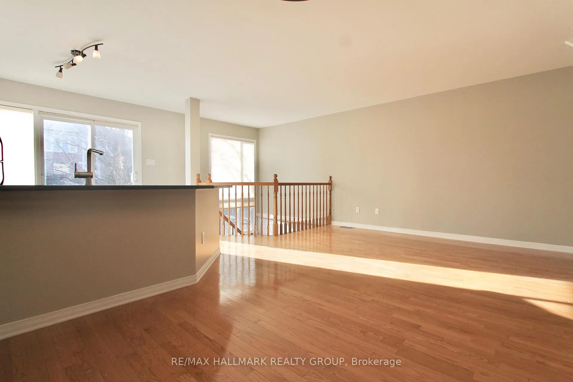 Photo 6 of 55 Maxton Private, Ottawa, Beacon Hill South — HOMEH