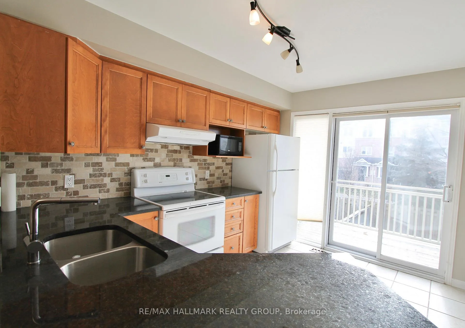 Photo 9 of 55 Maxton Private, Ottawa, Beacon Hill South — HOMEH