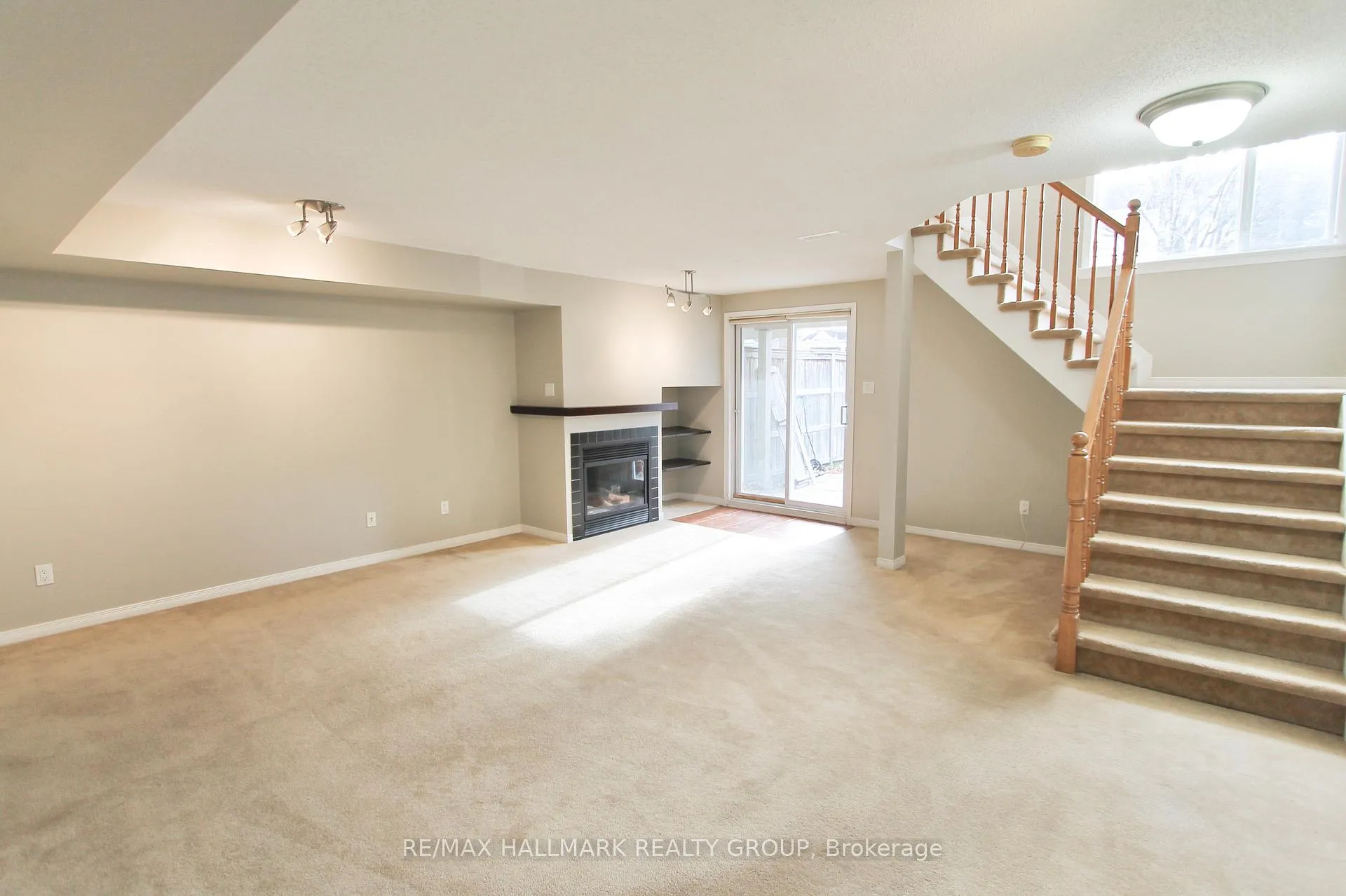 Photo 23 of 55 Maxton Private, Ottawa, Beacon Hill South — HOMEH