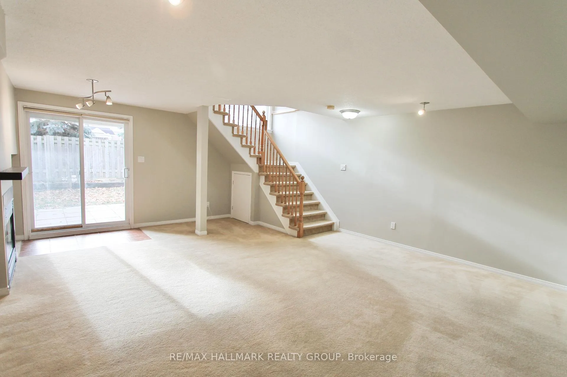 Photo 24 of 55 Maxton Private, Ottawa, Beacon Hill South — HOMEH
