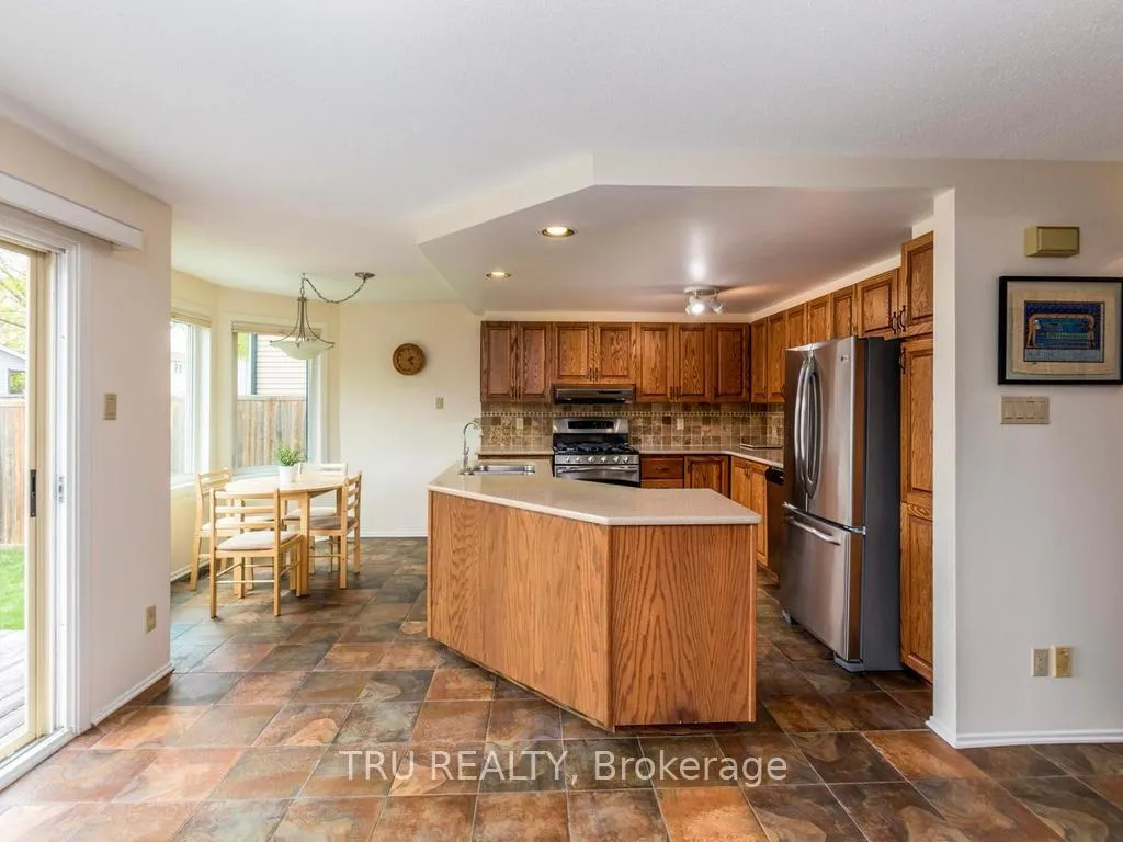 Photo 5 of 14 Hyannis Avenue, Ottawa, Barrhaven - Cedargrove/Fraserdale — HOMEH