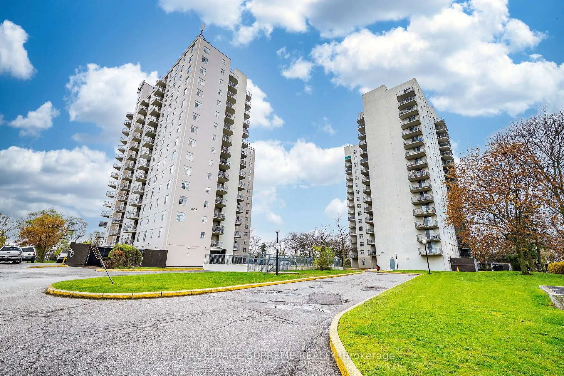 Front of Unit 409, 3559 Eglinton Avenue W