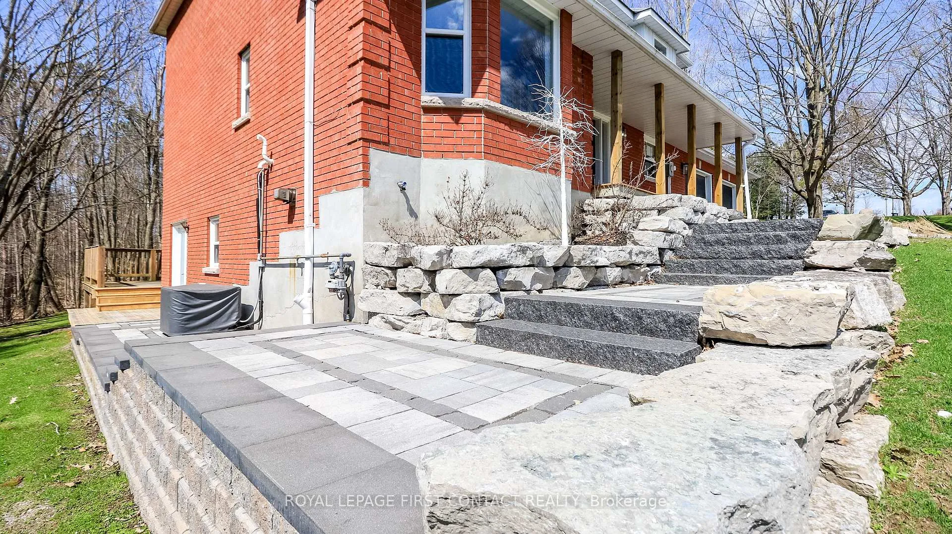 Photo 5 of 602 Scarlett Line, Springwater, Rural Springwater — HOMEH