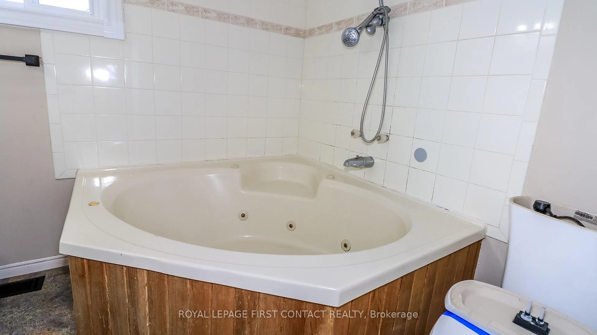 Photo 59 of 602 Scarlett Line, Springwater, Rural Springwater — HOMEH