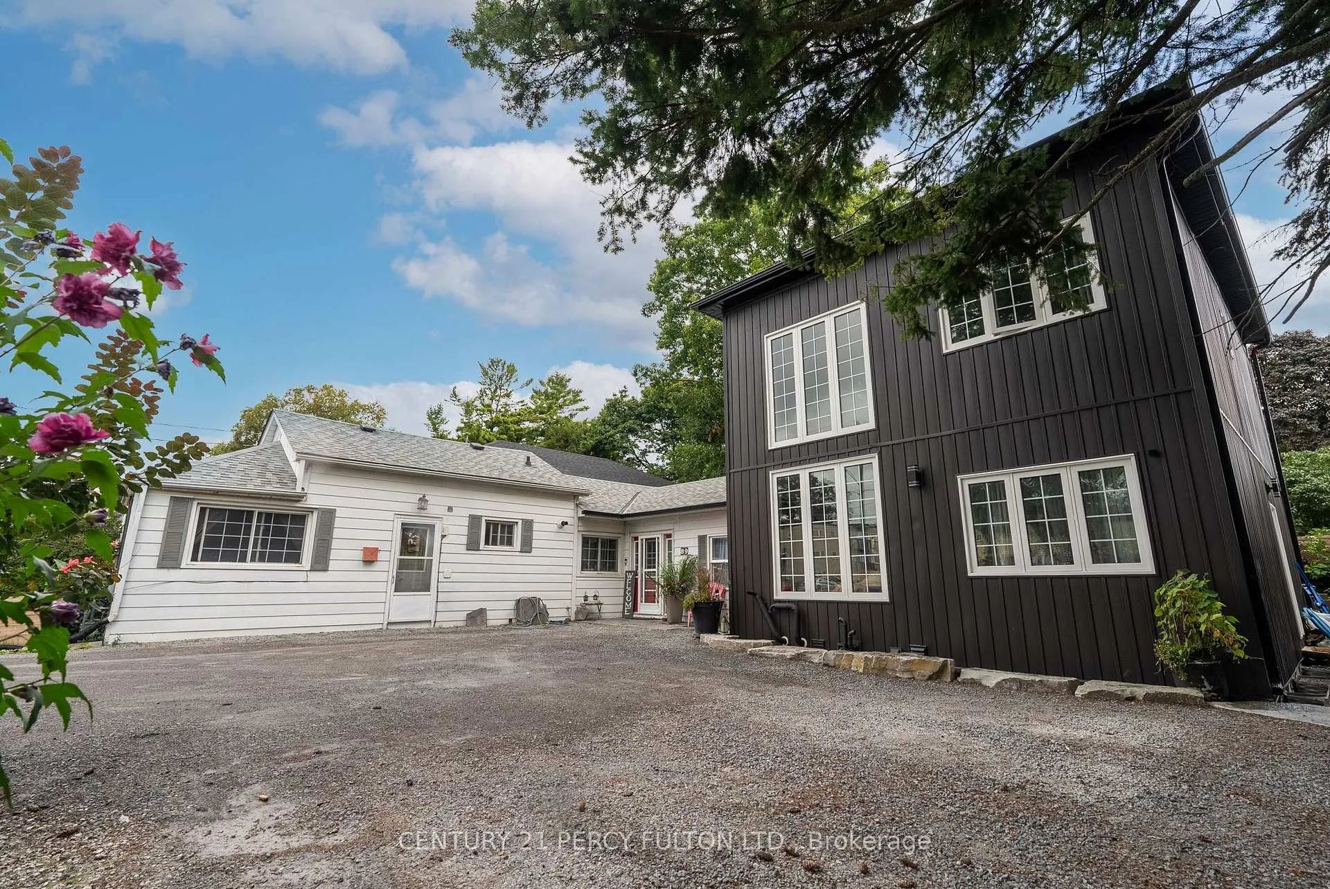 Photo 2 of 89 Liberty Street S, Clarington, Bowmanville — HOMEH