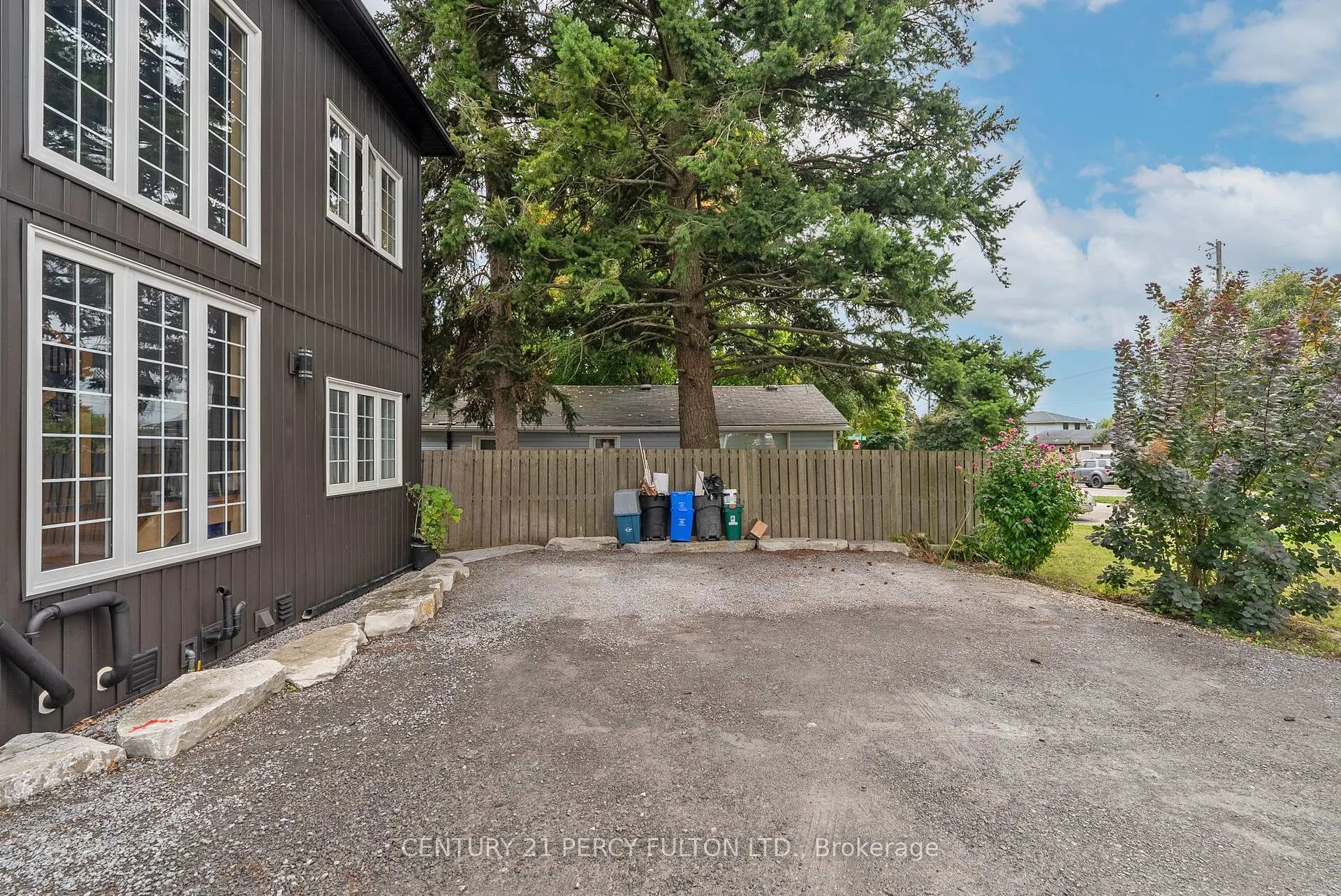 Photo 5 of 89 Liberty Street S, Clarington, Bowmanville — HOMEH