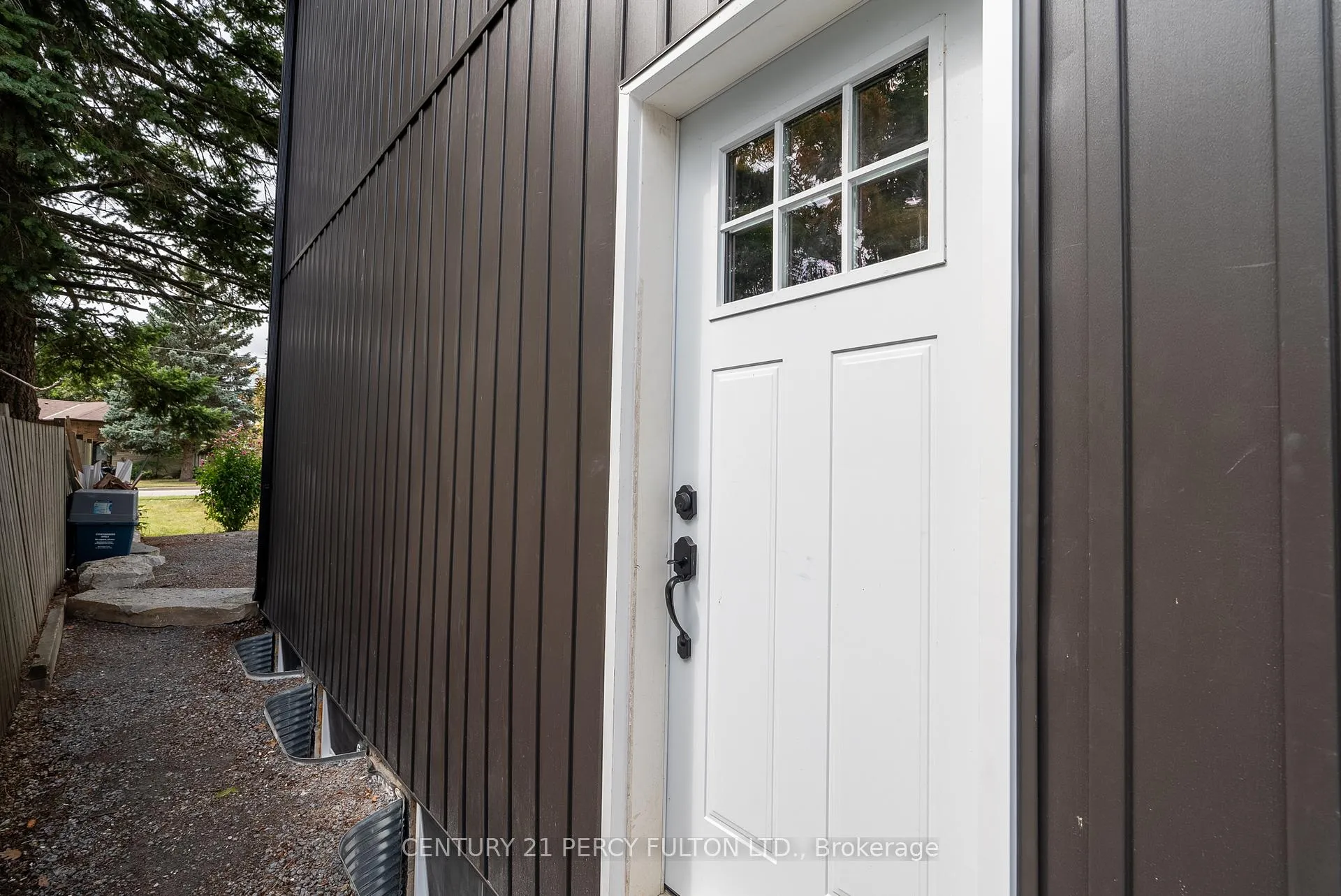 Photo 6 of 89 Liberty Street S, Clarington, Bowmanville — HOMEH