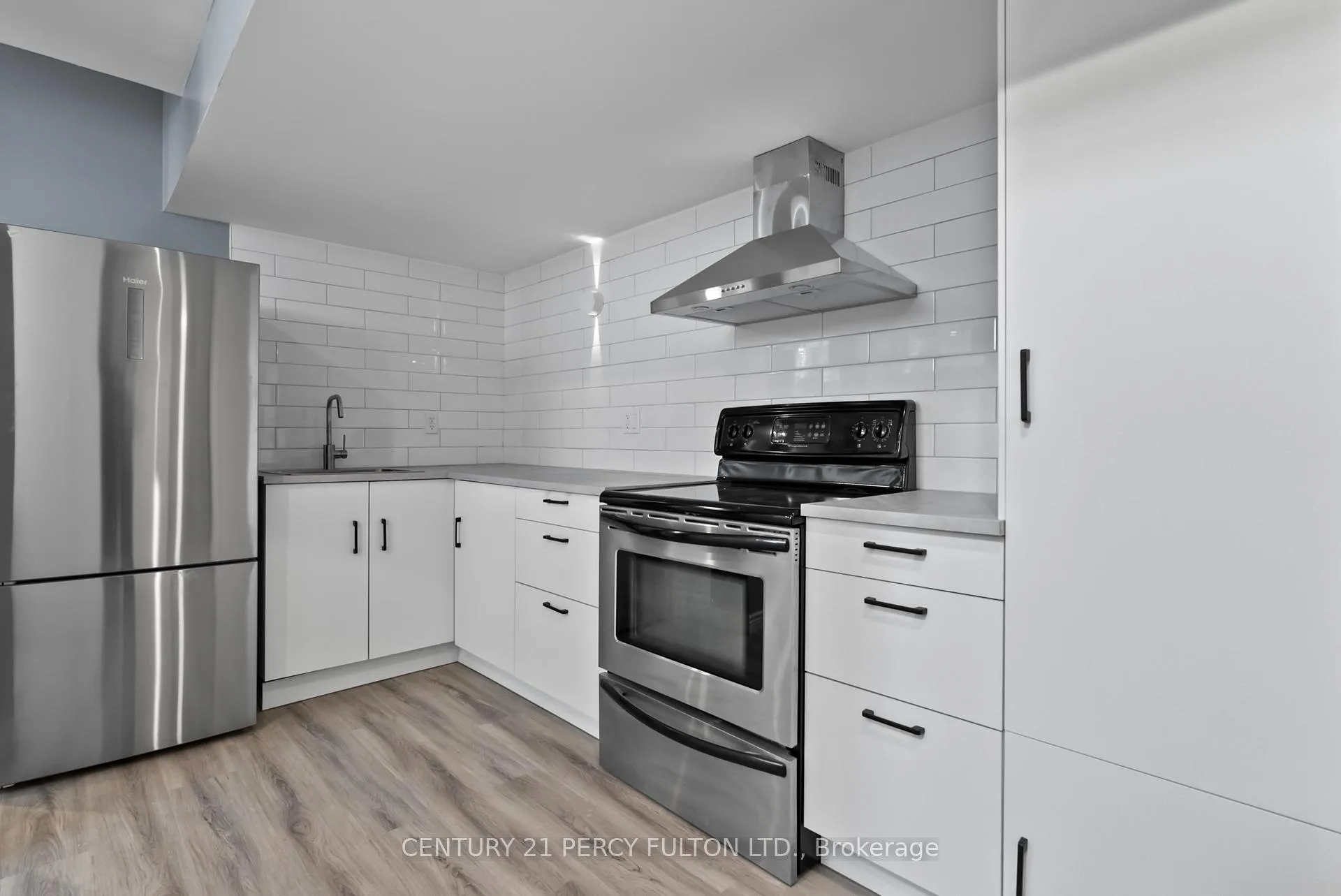 Photo 7 of 89 Liberty Street S, Clarington, Bowmanville — HOMEH