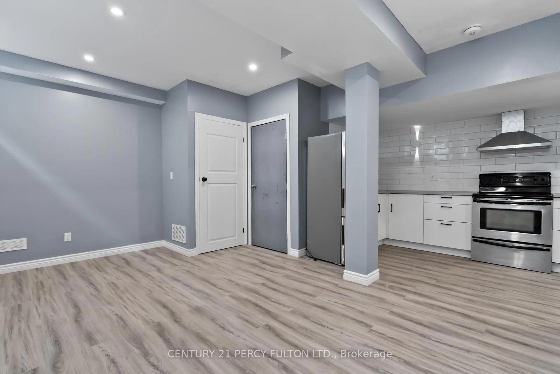 Photo 13 of 89 Liberty Street S, Clarington, Bowmanville — HOMEH