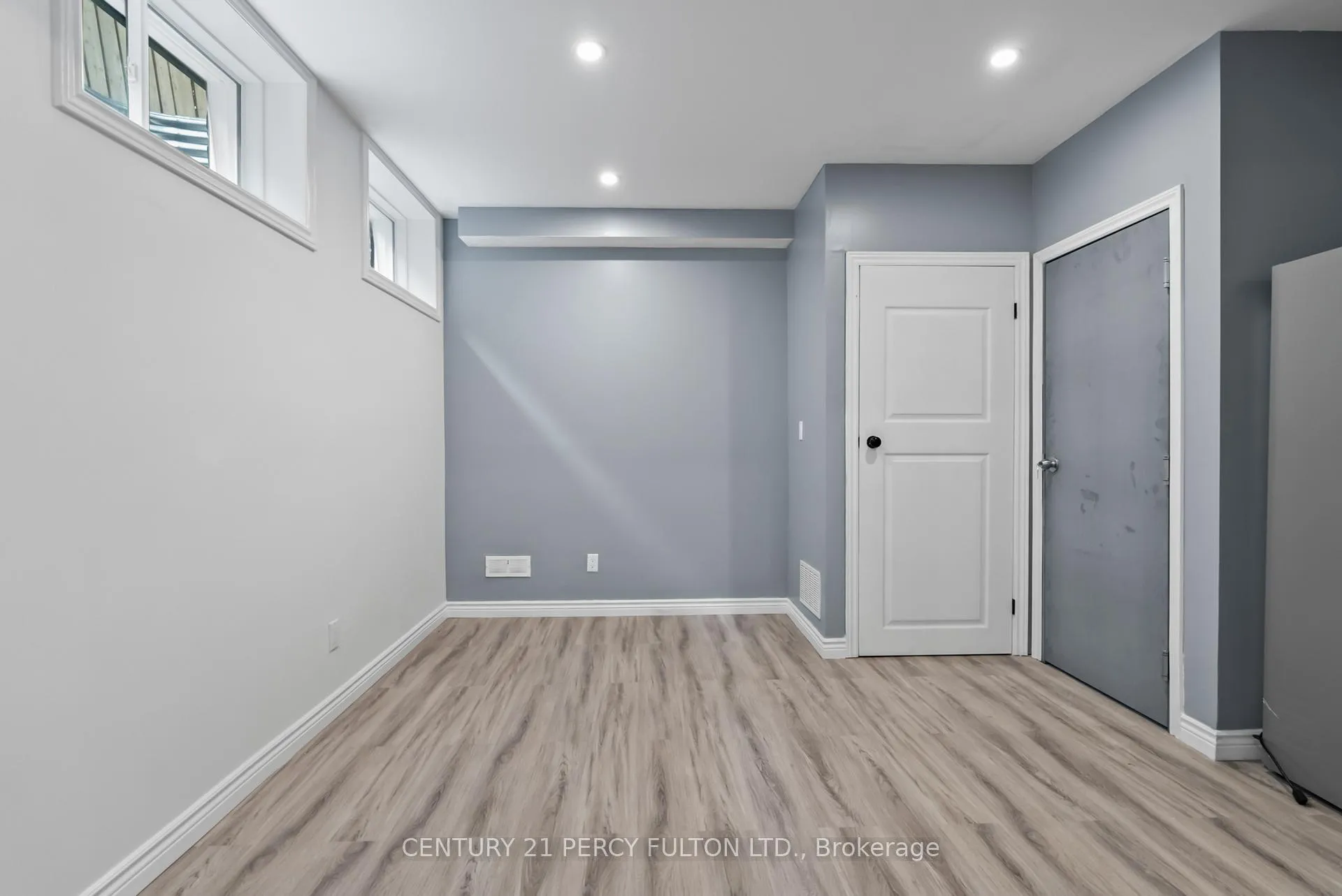 Photo 15 of 89 Liberty Street S, Clarington, Bowmanville — HOMEH