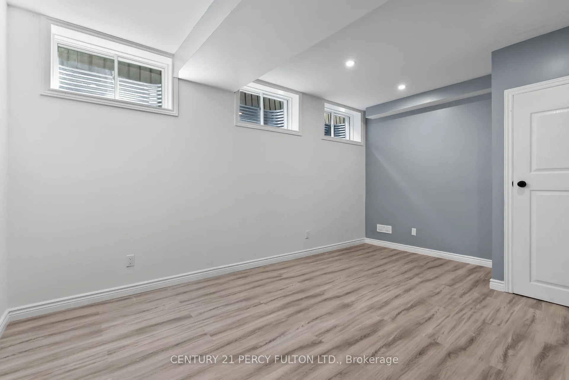 Photo 16 of 89 Liberty Street S, Clarington, Bowmanville — HOMEH