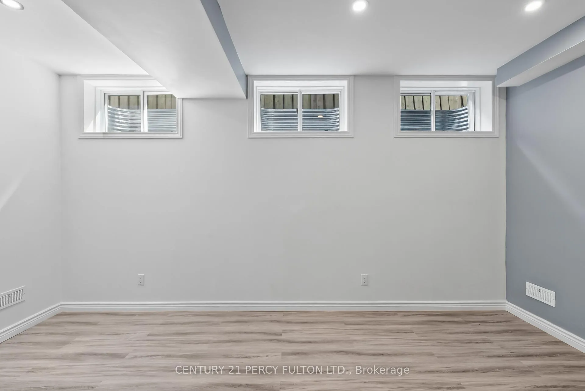 Photo 17 of 89 Liberty Street S, Clarington, Bowmanville — HOMEH