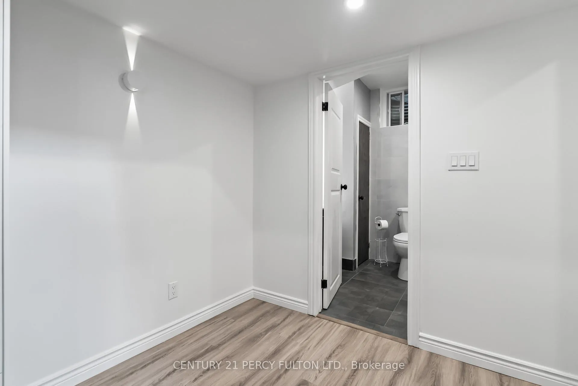Photo 20 of 89 Liberty Street S, Clarington, Bowmanville — HOMEH