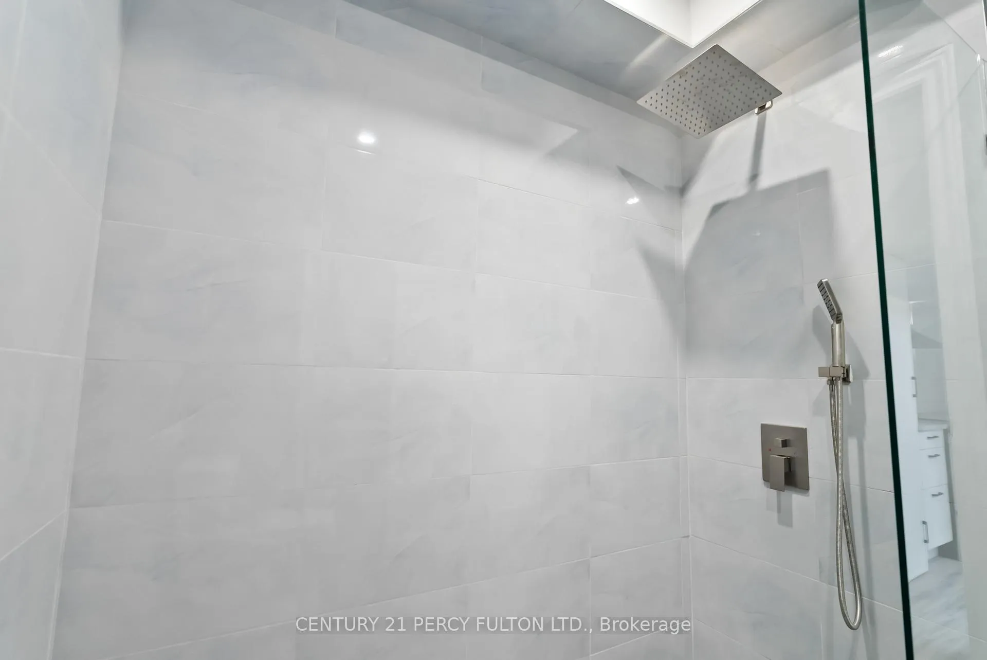 Photo 24 of 89 Liberty Street S, Clarington, Bowmanville — HOMEH