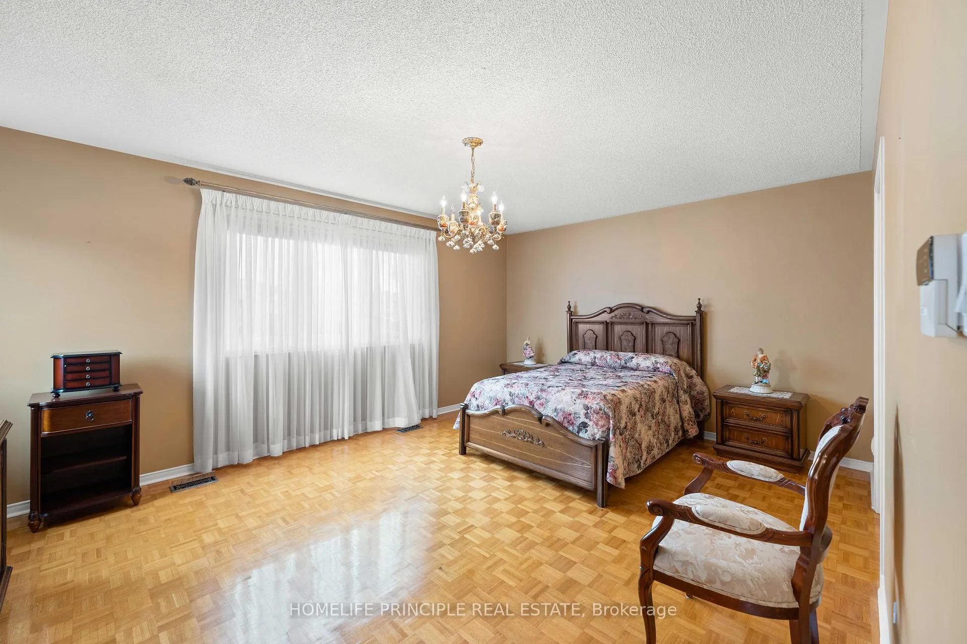 Photo 25 of 195 View North Court, Vaughan, West Woodbridge — HOMEH
