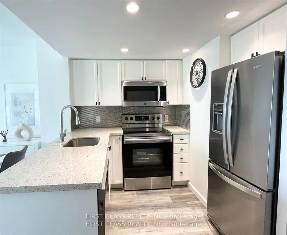 Photo 3 of Unit 3101, 8 Park Road, Toronto, Rosedale-Moore Park — HOMEH