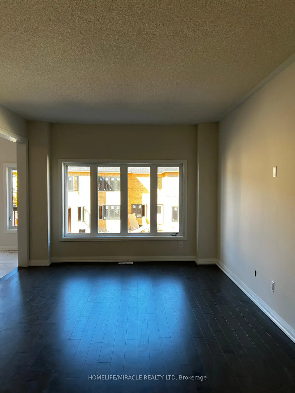 Photo 4 of 13 Federica Crescent, Wasaga Beach — HOMEH